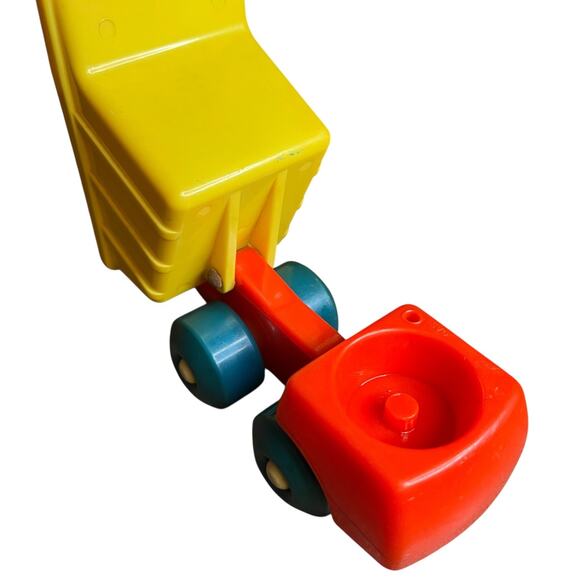 VINTAGE LITTLE TIKES TODDLE TOTS CONSTRUCTION DUMPTRUCK WITH CONSTRUCTION WORKER - Picture 6 of 9